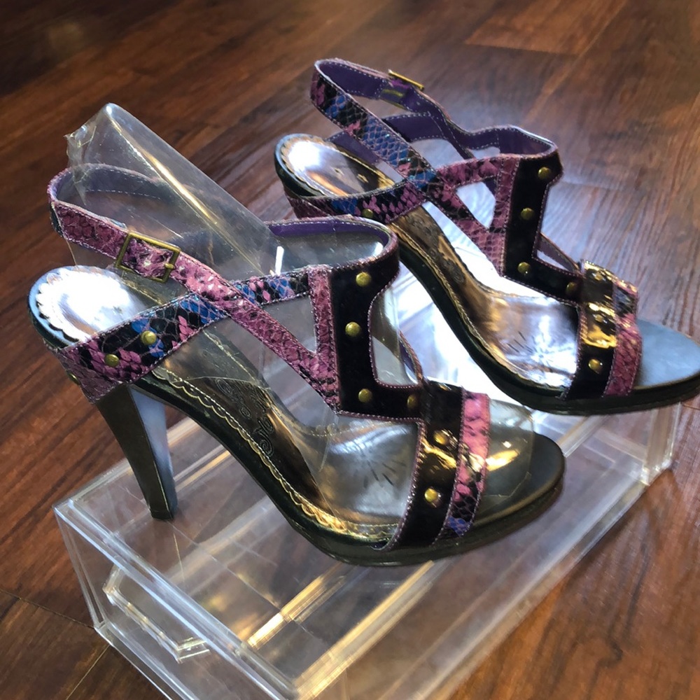 Shoes - Picture 2 of 3